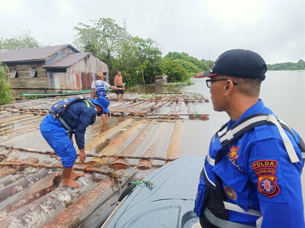 Polisi Sita 200 Kayu Log Illegal Di Sungai Mentaya